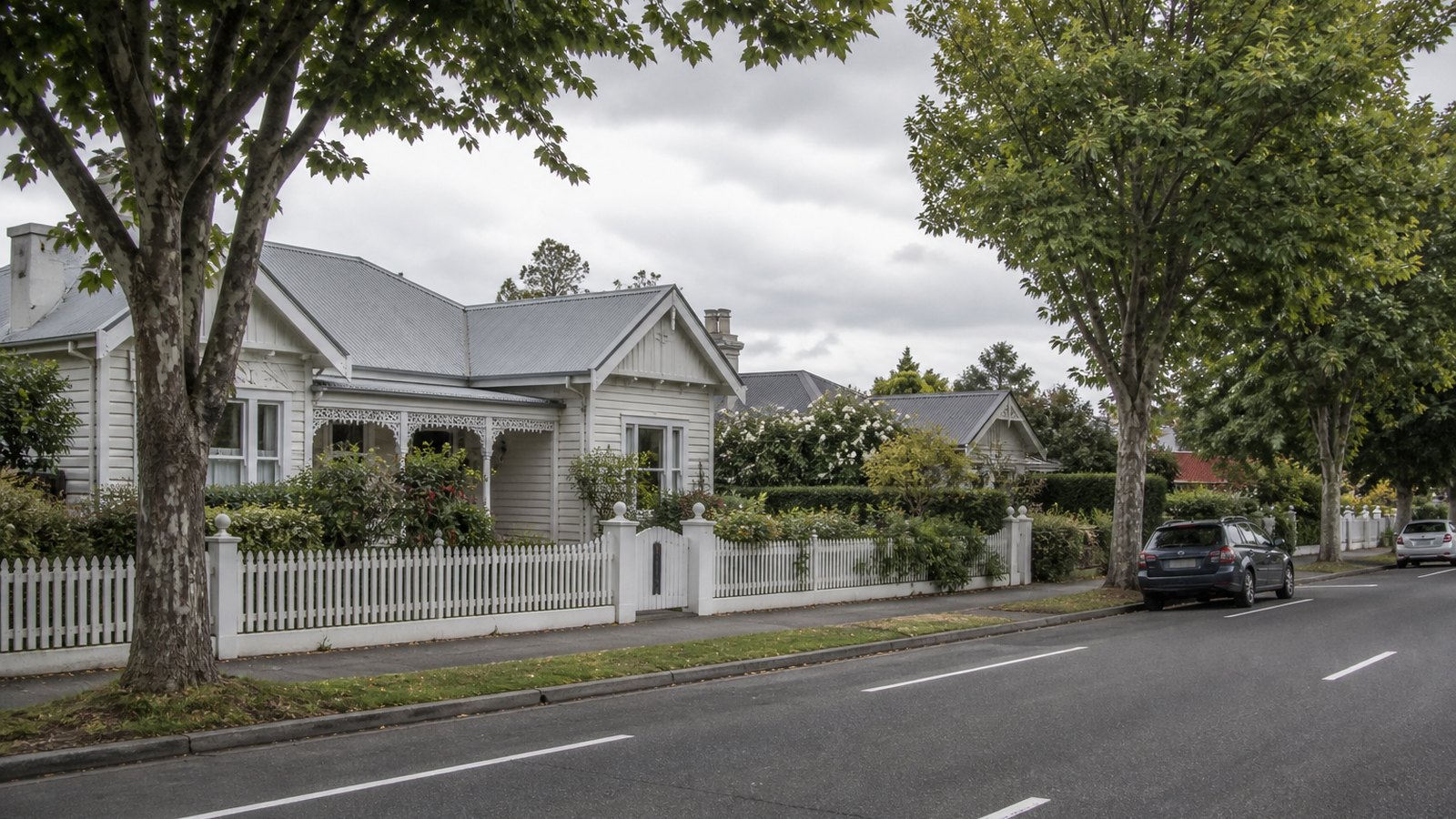 Leafy quiet street near Upper Riccarton in Christchurch